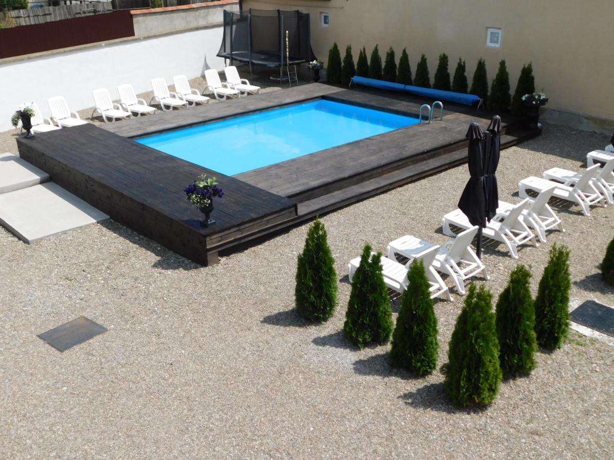 Mountain Vista Suites Zărneşti エクステリア 写真