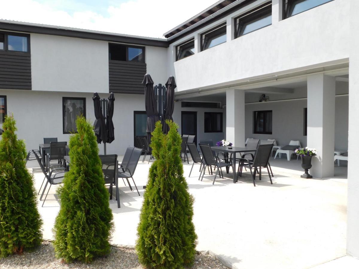 Mountain Vista Suites Zărneşti エクステリア 写真